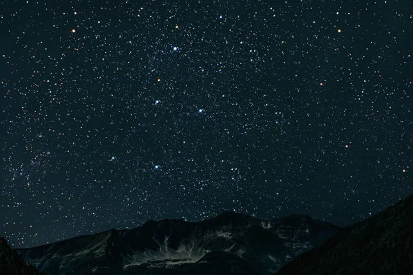 Montaña Fondos Cielo Nocturno Con Estrellas Luna Nubes — Foto de Stock