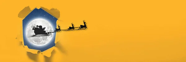 Silhouette Eines Fliegenden Weihnachtsmannes Vor Dem Hintergrund Des Nachthimmels Panorama — Stockfoto