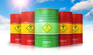 Yaratıcı soyut ekoloji, alternatif sürdürülebilir enerji ve çevre koruma tasarruf iş kavramı: 3d render illüstrasyon kırmızı metal petrol, petrol veya doğal gaz davul mavi gökyüzü karşı grup önünde yeşil biyoyakıt veya biyodizel varil 