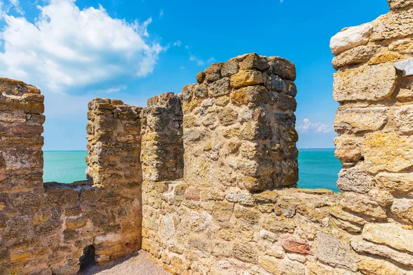 Eski taş görünümünü doğal yaz Belgorod-Dnestrovskiy, Ukrayna Akkerman kalesi kalıntıları