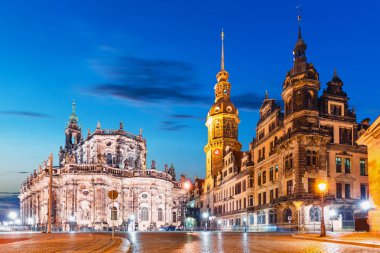 Dresden, Saksonya, Almanya eski tarihi kent mimarisinin doğal yaz gece görünümü