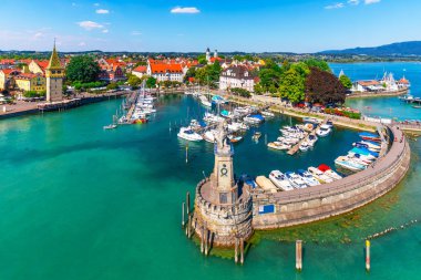 Lindau, Bodensee veya Constance Gölü, Almanya'Old Town pier mimarisinin doğal yaz havadan görünümü