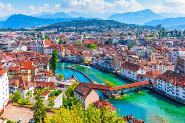 Lucerne, İsviçre Old Town Ortaçağ mimarisinin doğal yaz hava panorama
