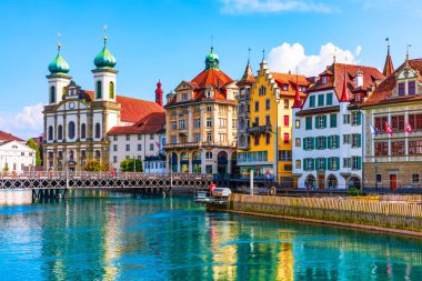 Lucerne, İsviçre Old Town Ortaçağ mimarisinin doğal yaz hava panorama
