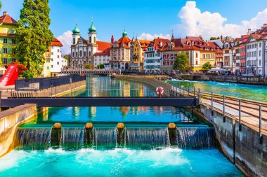 Lucerne, İsviçre Old Town Ortaçağ mimarisinin doğal yaz hava panorama