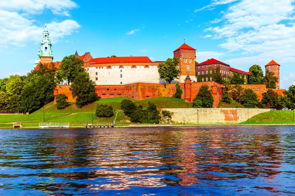 Doğal Yaz Görünümü Wawel Kalesi Kale Katedral Kilise Vistula Nehri — Stok fotoğraf