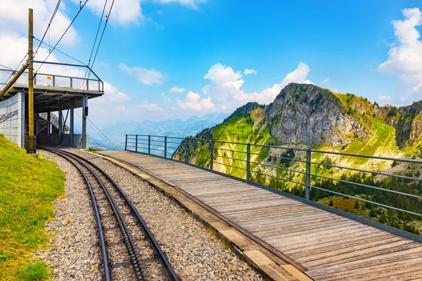 Létě Pohled Ozubnicová Železniční Stanice Cestě Rochers Naye Vrchol Hory — Stock fotografie