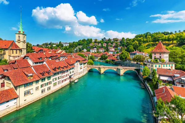 Létě Zobrazení Architektury Starého Města Bern Most Untertorbryukke Přes Řeku — Stock fotografie