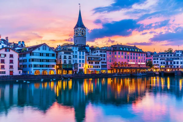 Old Town Pier Építészet Limmat Folyó Töltésén Zürich Svájc Voltak — Stock Fotó