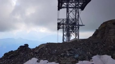 Mont Fort dağ tepe, Alp Dağları, İsviçre üzerinden teleferik aşağı sürme
