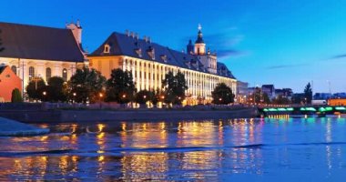 Doğal yaz gece görünümü Üniversitesi yapı ve Oder Nehri setin eski kasaba Wroclaw, Polonya