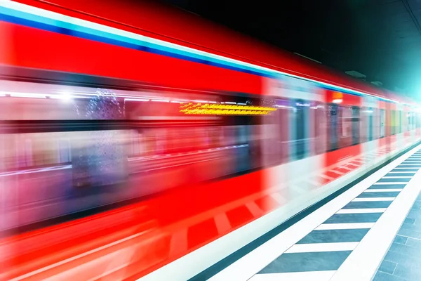 Kreatywna Abstrakcyjna Koncepcja Transportu Osób Dojeżdżających Pracy Metro Podziemny Pociąg — Zdjęcie stockowe