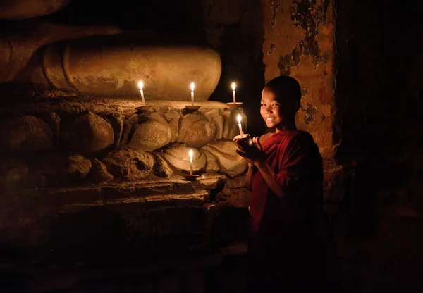 Bagan Myanmar Desember Young Buddhist Monk Praying Candles Buddha Statue — Stock Photo, Image