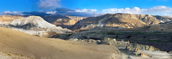 Vista panorámica de las montañas del Alto Mustang —  Fotos de Stock