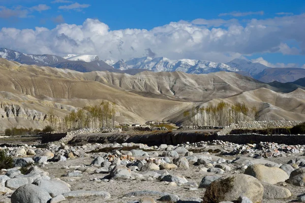 View of Upper Mustang mountains — Stock Photo, Image