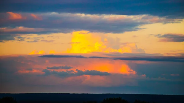 Paisagem crepúsculo por do sol — Fotografia de Stock