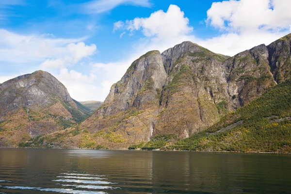 Paisagem Com Naeroyfjord Altas Montanhas Noruega — Fotografia de Stock