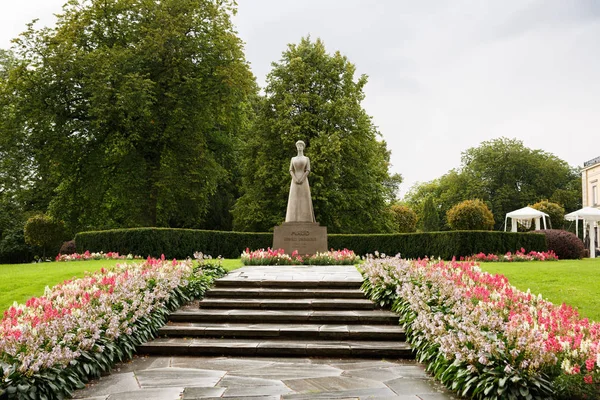 Άγαλμα Της Βασίλισσας Maud Στο Πάρκο Βασιλικό Παλάτι Του Όσλο — Φωτογραφία Αρχείου