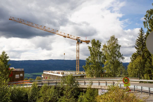 Norvegia Agosto 2014 Cantiere Con Gru Nella Città Norvegese Lillehammer — Foto Stock