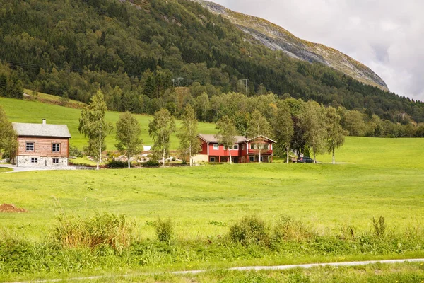 Köy Evleri Dağ Norveç Kırsal Yer — Stok fotoğraf