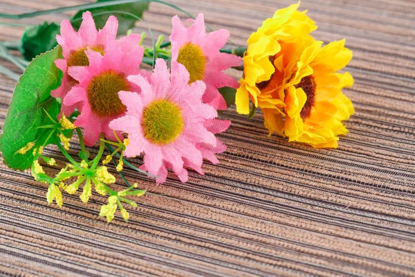 Kleurrijke Kunstbloemen Doek Achtergrond Close Foto — Stockfoto