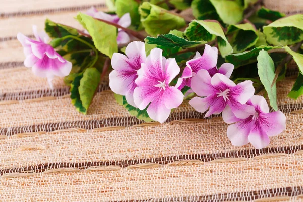 Рожеві Тканинні Квіти Бамбуковому Фоні Крупним Планом — стокове фото