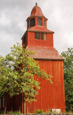 Skansen, ilk açık hava Müzesi ve ada Djurgarden Stokholm, İsveç'te bulunan Hayvanat Bahçesi, eski ahşap kilise.