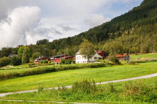 Venkovské Stavení Vesnických Domů Hory Norsku — Stock fotografie
