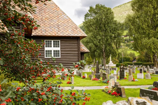 Norge Augusti 2014 Gamla Kyrkan Och Kyrkogården Norska Byn — Stockfoto