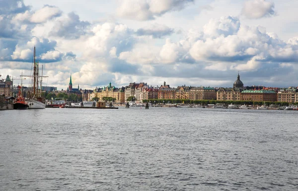 Oude Stad Van Stockholm Met Boten Uitzicht Vanaf Zee — Stockfoto