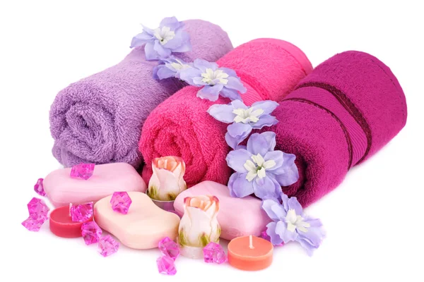 Spa Ręcznikami Świec Mydła Kwiaty Białym Tle — Zdjęcie stockowe