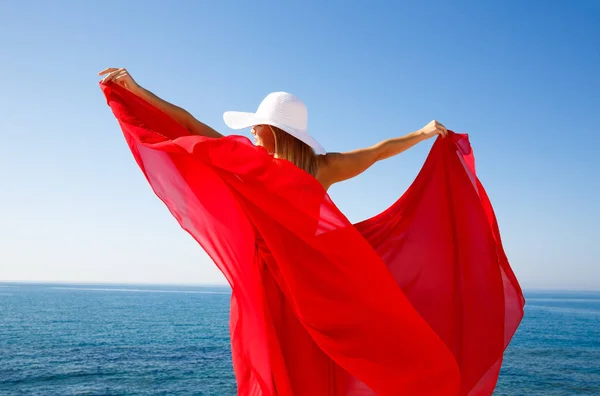 Mujer Rubia Vestido Rojo Con Sombrero Blanco Playa Chipre Imagen de stock