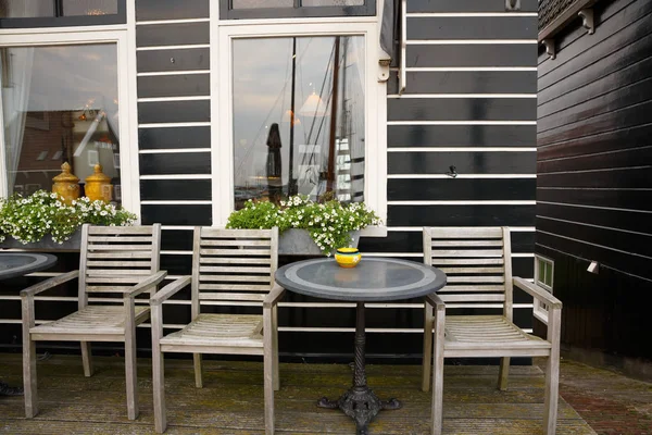 Hollandalı Balıkçı Köyü Marken Bahçe Mobilyaları — Stok fotoğraf