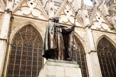 Aziz Michael ve St. Gudula Brüksel, Belçika Katedrali'nde Kardinal Mercier heykeli.