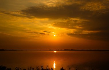 Denizden şaşırtıcı günbatımı.