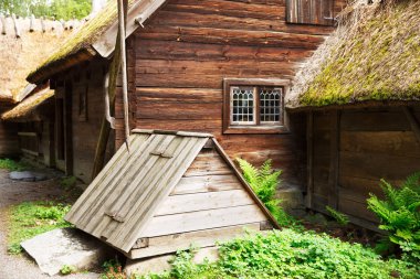 Skansen park, ilk açık hava Müzesi ve ada Djurgarden üzerinde bulunan Hayvanat Bahçesi, geleneksel eski çiftlik.