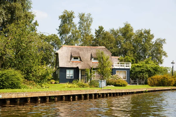 Güzel Bahçe Masal Köyü Giethoorn Hollanda Ile Thatched Çatı — Stok fotoğraf