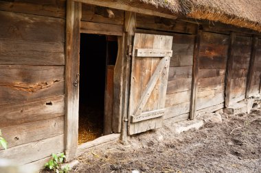 Skansen, ilk Açık Hava Müzesi ve ada Djurgarden üzerinde bulunan Hayvanat Bahçesi, geleneksel eski çiftlik.