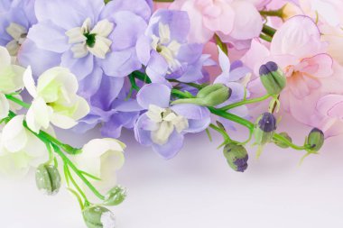 Renkli kumaş çiçek portre resmi.