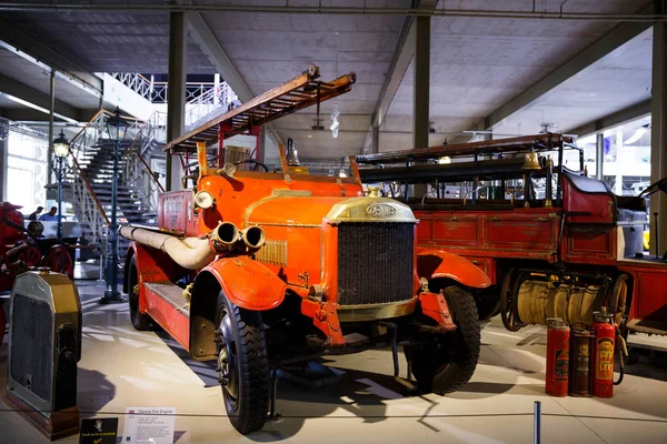 ブリュッセル ベルギー 2015 美術館 古い車コレクションの始まりからの自動車の歴史を示す — ストック写真