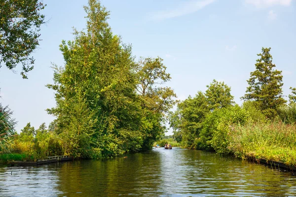 Giethoorn Paesi Bassi Agosto 2015 Turisti Sconosciuti Sulle Barche Turistiche — Foto Stock