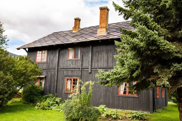 Houten Huis Landelijke Plaats Noorwegen — Stockfoto