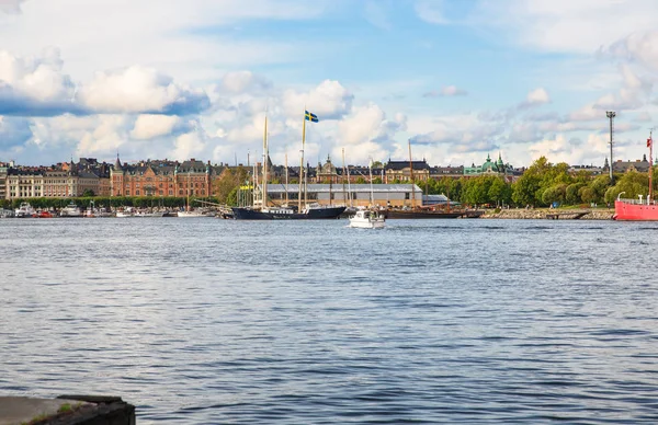 Oude Stad Van Stockholm Met Boten Uitzicht Vanaf Zee — Stockfoto