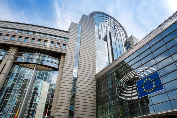 Bruselas Bélgica Agosto 2015 Edificio Moderno Del Parlamento Europeo Con Imágenes de stock libres de derechos