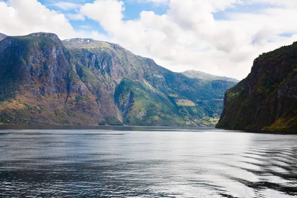 Paisagem Com Naeroyfjord Altas Montanhas Noruega — Fotografia de Stock