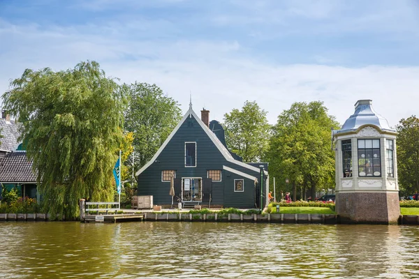 Zaanse Schans Ολλανδία Αύγουστος 2015 Παραδοσιακά Ολλανδικά Σπίτια Και Ανθρώπους — Φωτογραφία Αρχείου