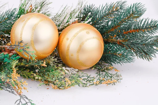 Kerstdecoratie Met Gele Ballen Fir Tree Branch — Stockfoto