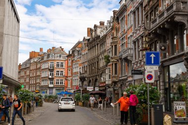 Namur, Belçika - 24 Ağustos 2015 - güzel sokak Belçika tarihi şehir eski bölümü. 