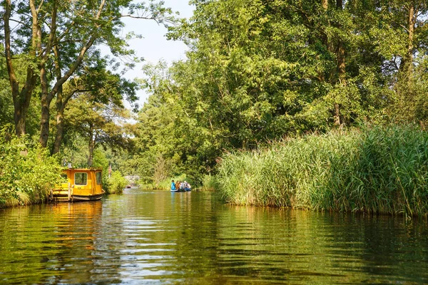 Giethoorn Netherlands August 2015 Unknown Tourists Sightseeing Boats Dutch Fairytale — Stock Photo, Image