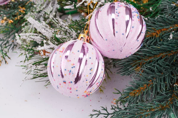 Décoration Noël Avec Boules Roses Branche Sapin — Photo